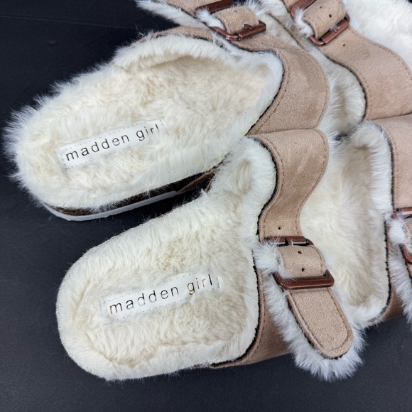 Madden Girl Butterfly Sandals 10 Faux Fur Slip On Fuzzy Shoes Womens Brand New - Picture 3 of 6